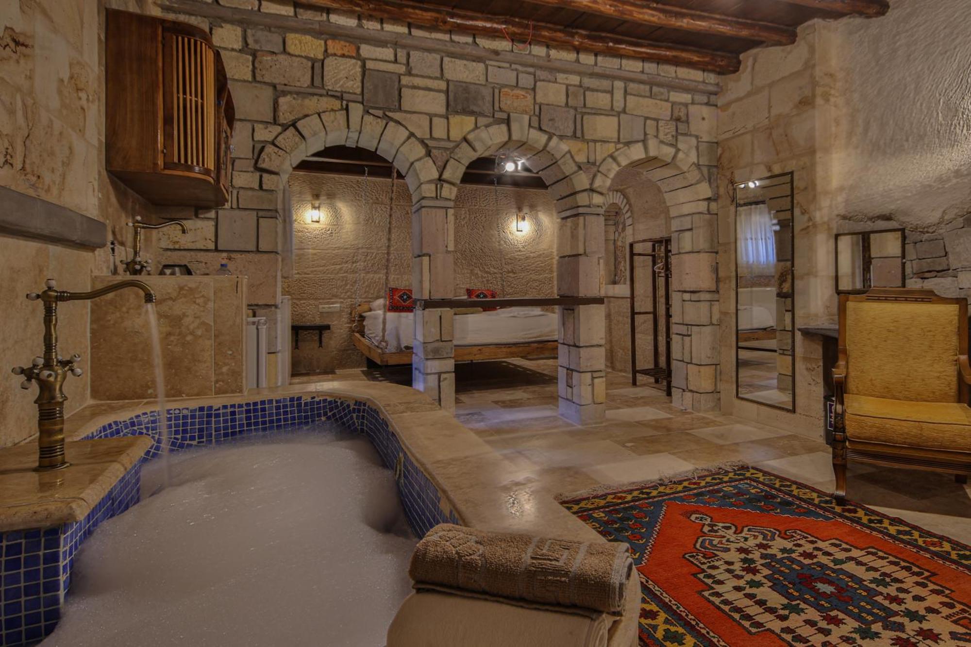 Готель Luwian Stone House